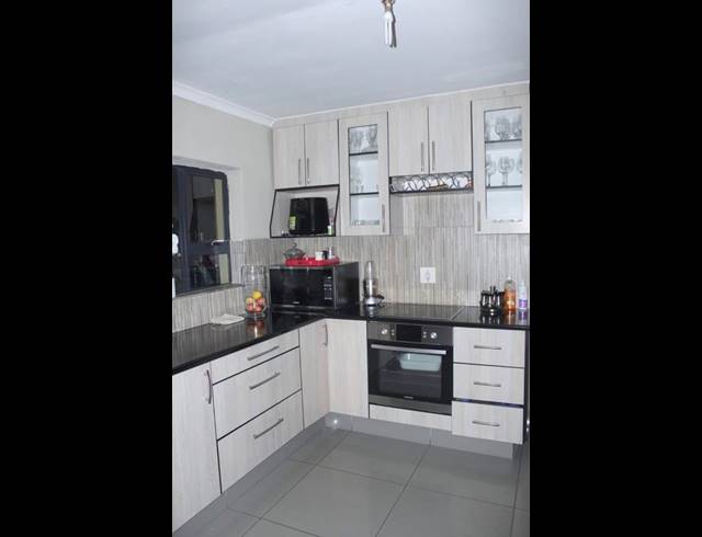 2 BEDROOM PROPERTY TO RENT IN MEADOWLANDS